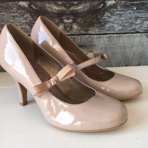 Cute nude pumps